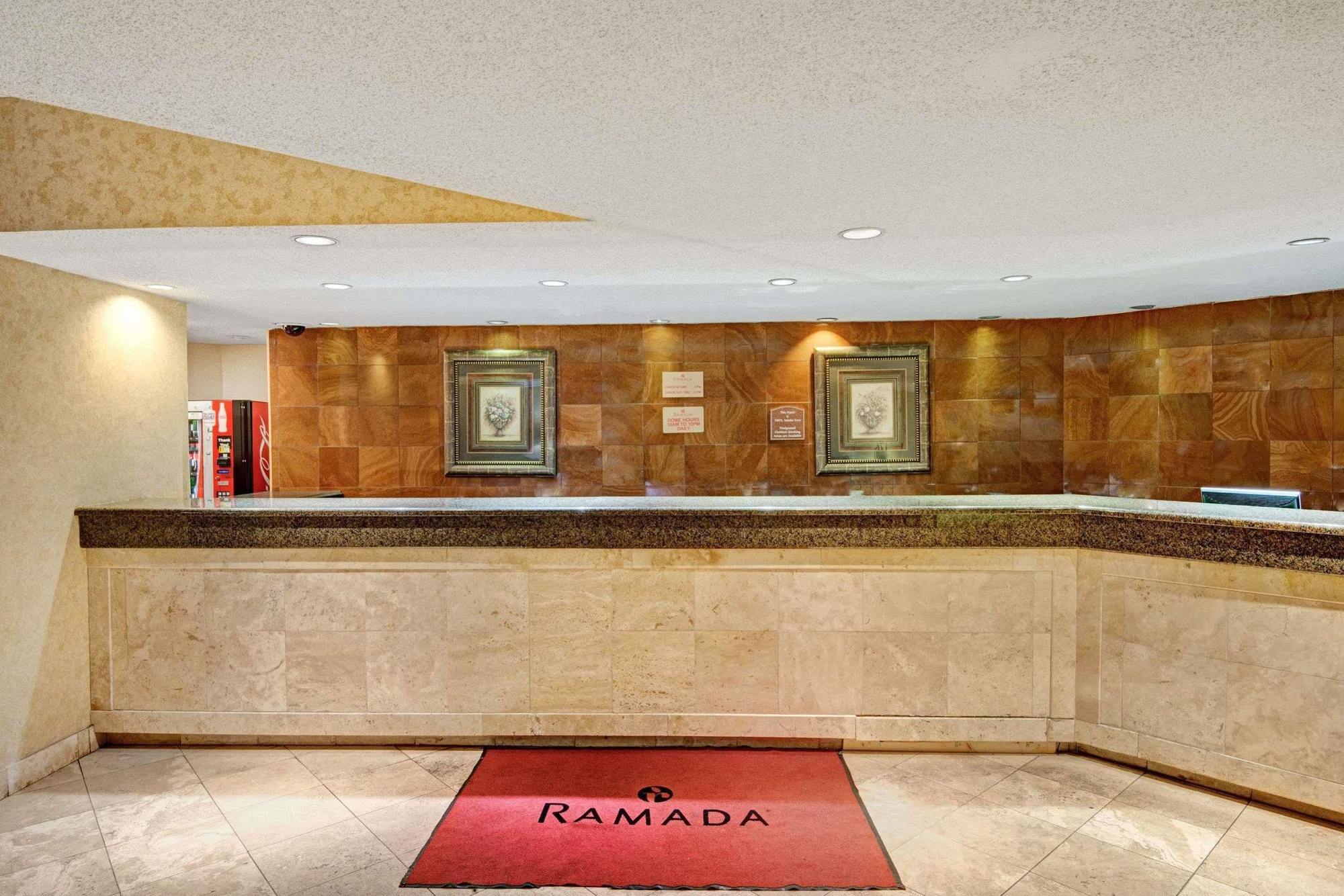 Ramada Overland Park Mission Екстериор снимка