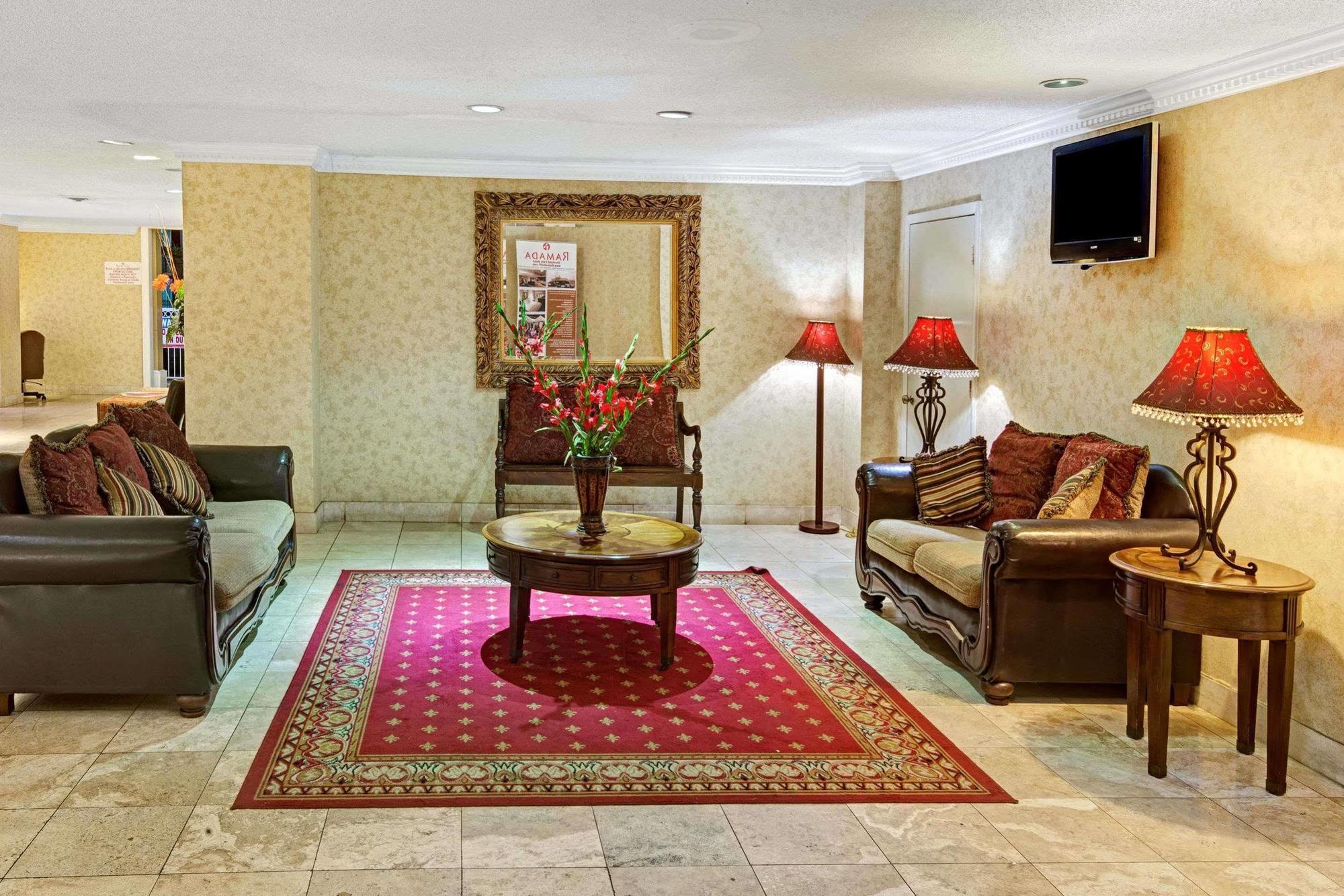 Ramada Overland Park Mission Екстериор снимка