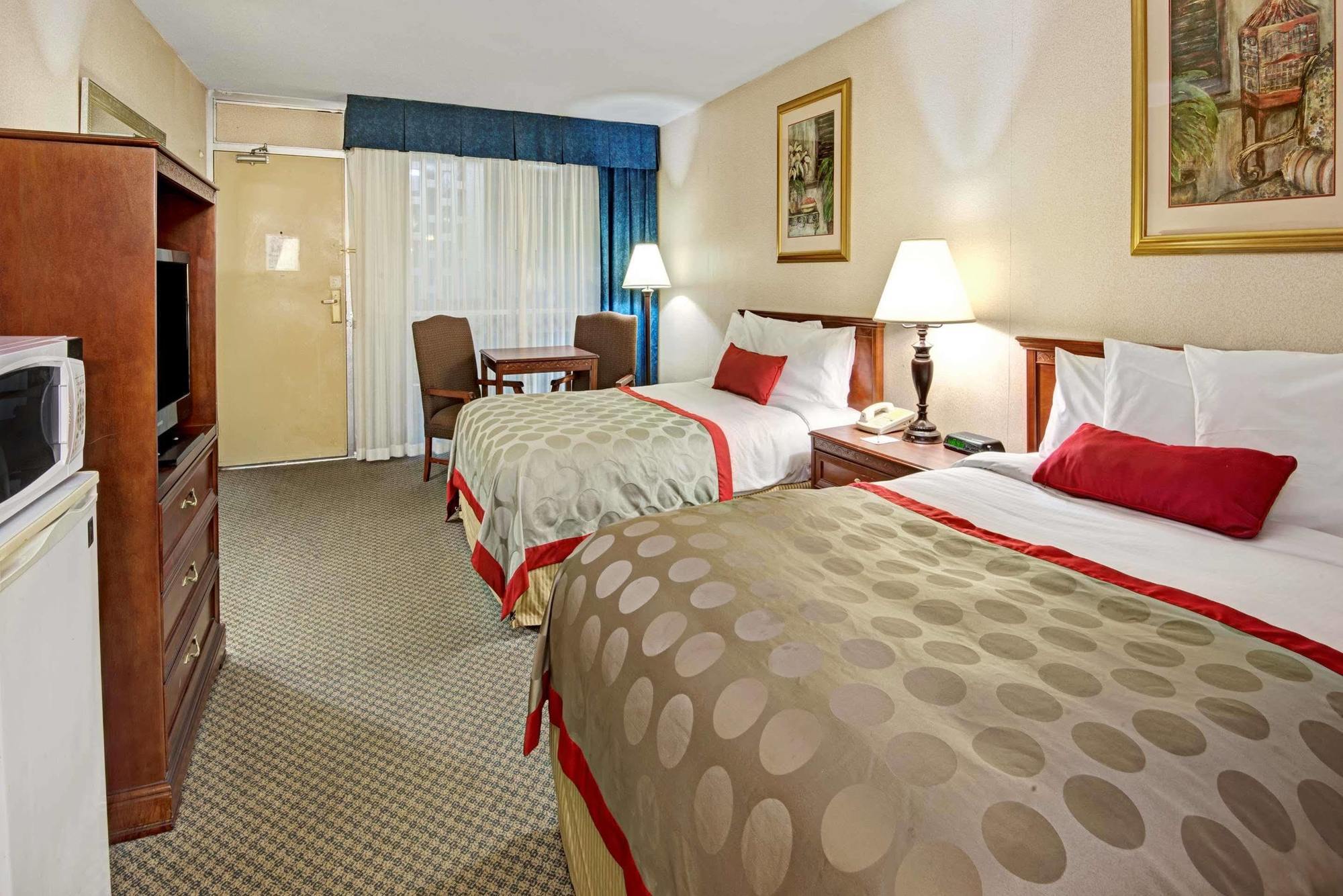 Ramada Overland Park Mission Екстериор снимка